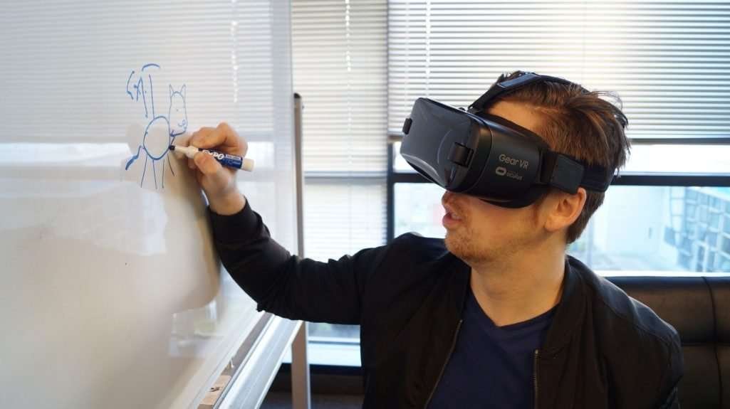 VR- Man Drawing